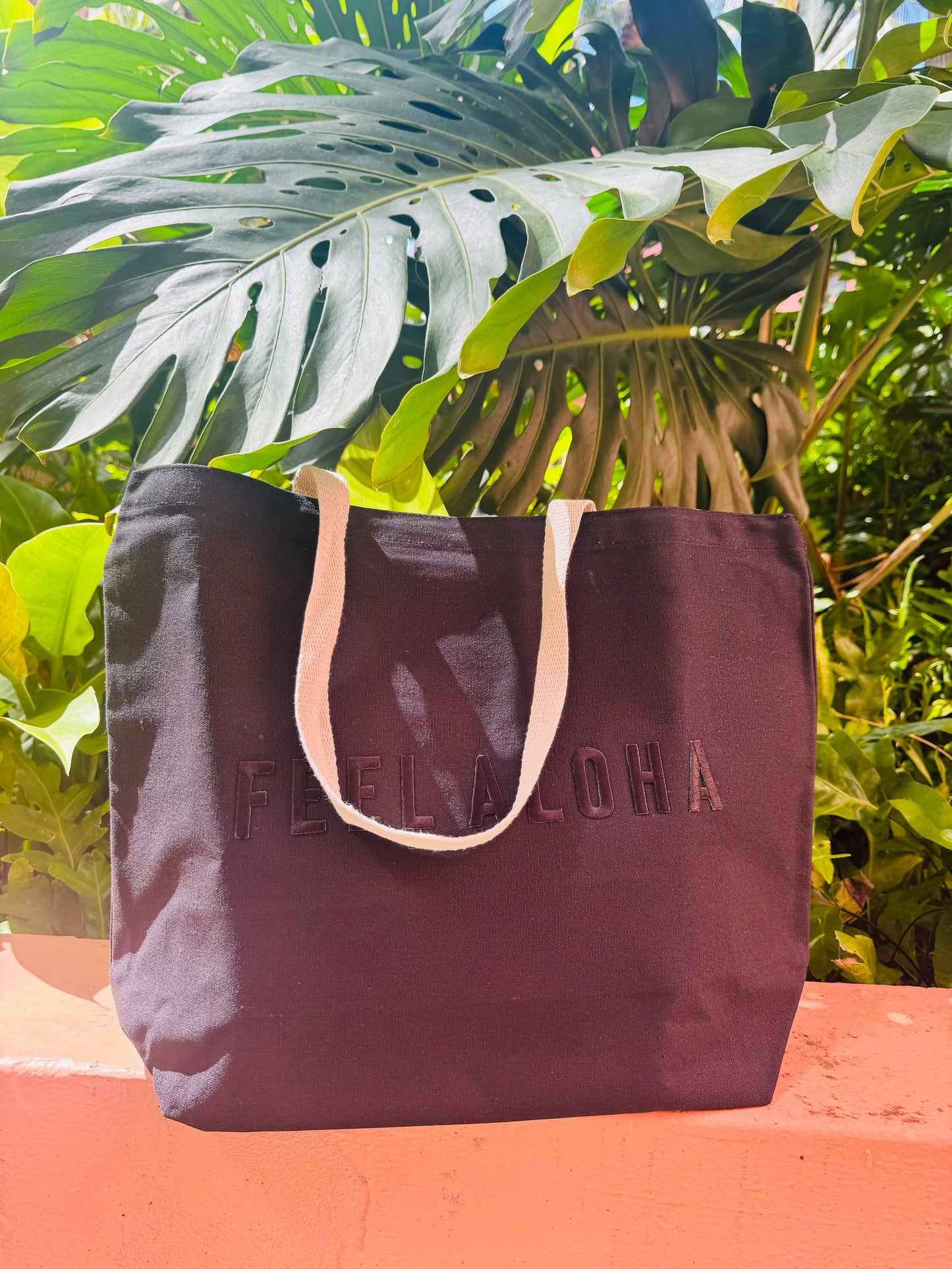 feel aloha tote bag