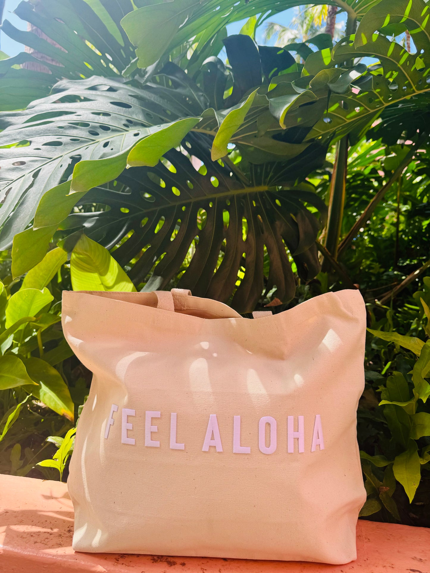 feel aloha tote bag